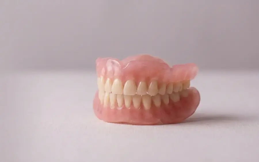Herausnehmbare Prothese